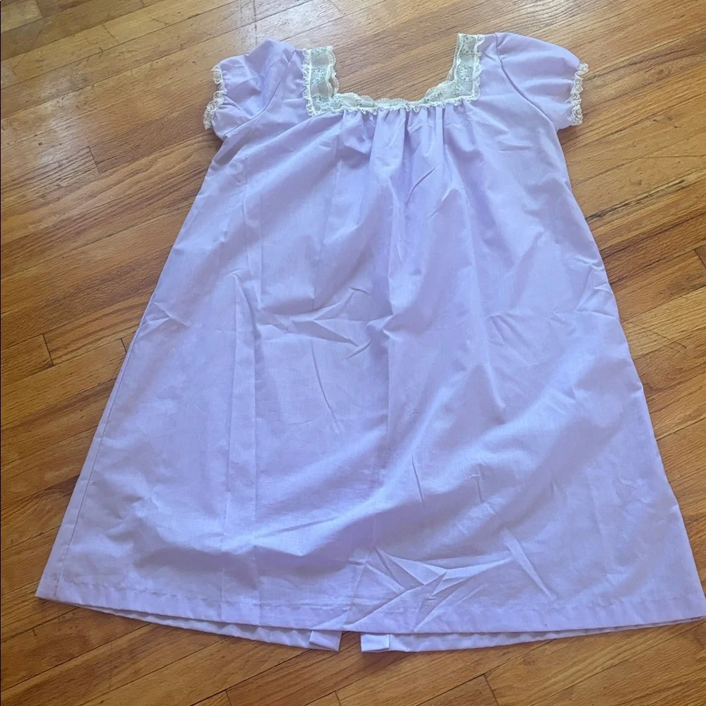 Vintage Kayser Short Sleeve Lace Trim Button Up Nightgown